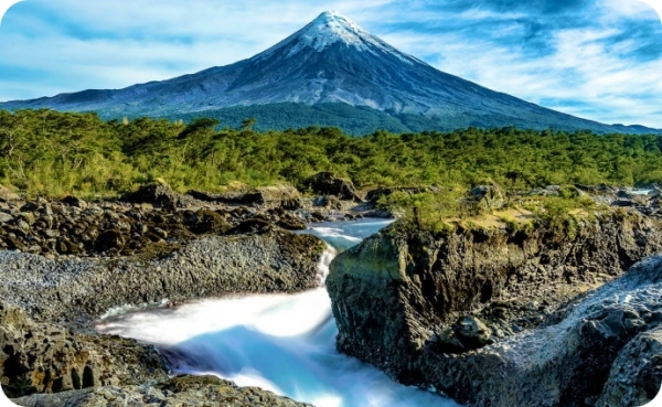Petrohuewasserfälle und Vulkan Osorno